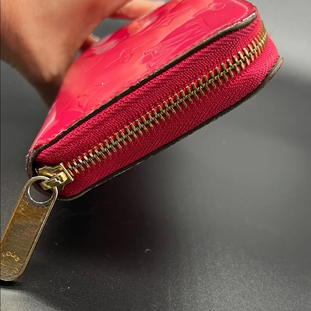 Louis Vuitton Rose Pop Pink Vernis Embossed Zippered Patent Leather Wallet COA - Picture 10 of 13